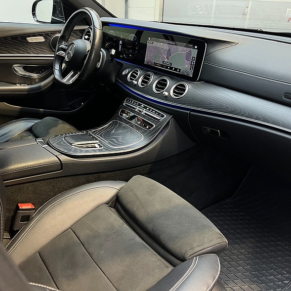Mercedes-Benz E300 11 of 13