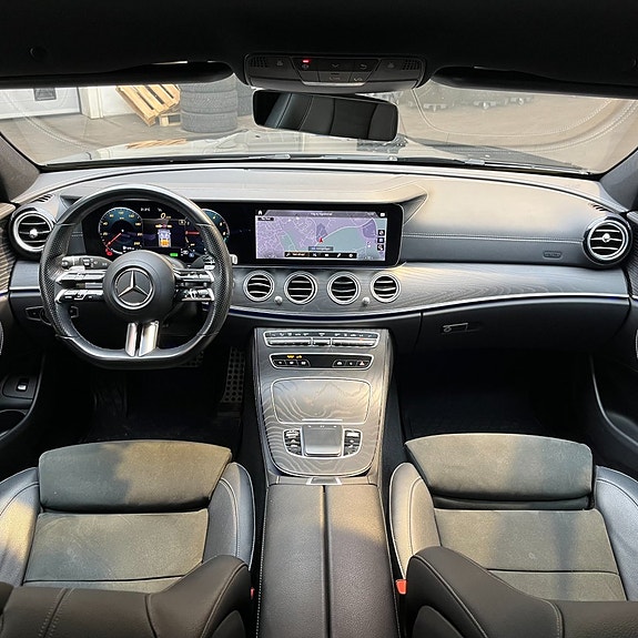 Mercedes-Benz E300 9 of 13