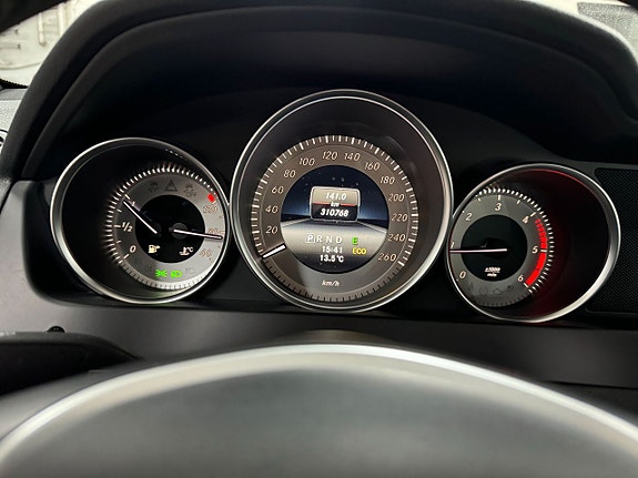 Mercedes-Benz C220 25 of 25