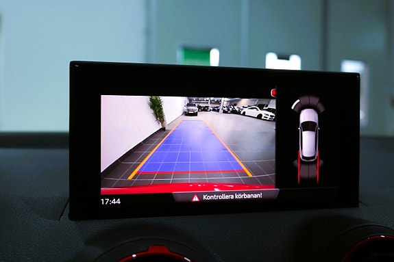 Audi SQ2 26 of 27