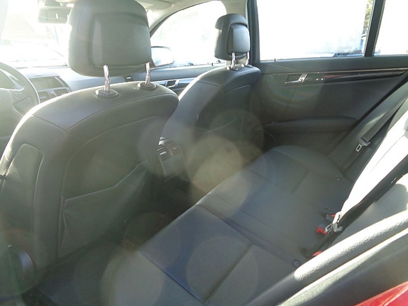 Mercedes-Benz C200 12 of 16