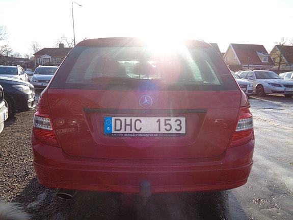 Mercedes-Benz C200 4 of 5