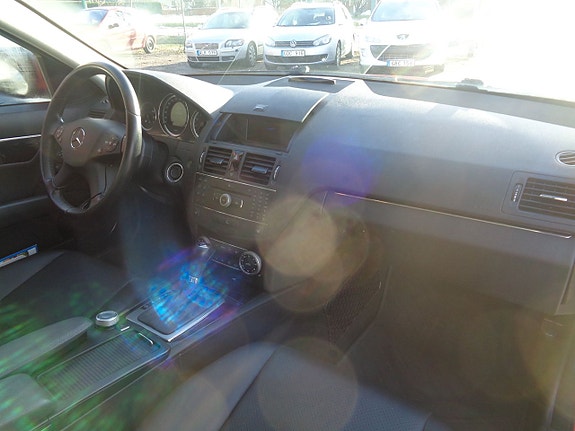 Mercedes-Benz C200 9 of 16