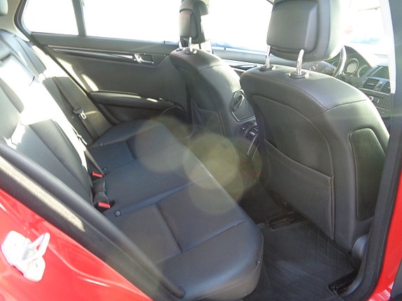Mercedes-Benz C200 10 of 16