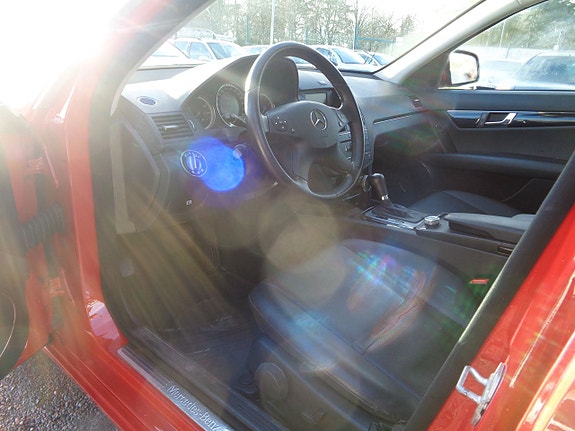 Mercedes-Benz C200 14 of 16