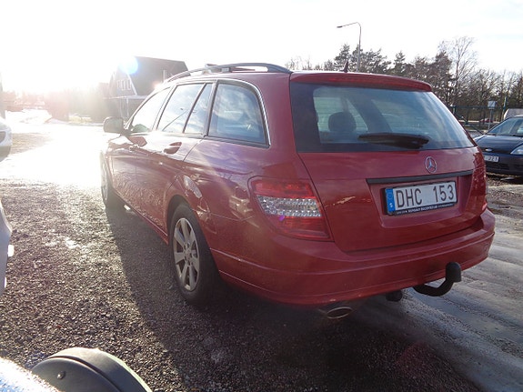 Mercedes-Benz C200 3 of 5