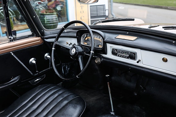 Renault Caravelle 15 of 24