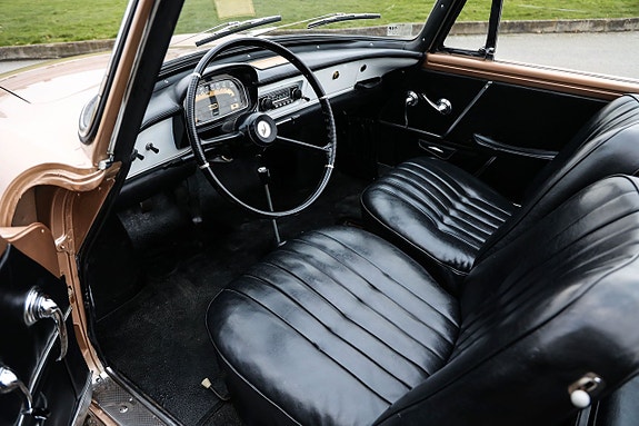 Renault Caravelle 13 of 24