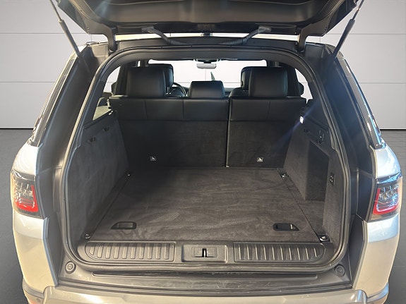 Land Rover Range Rover Sport 24 of 26