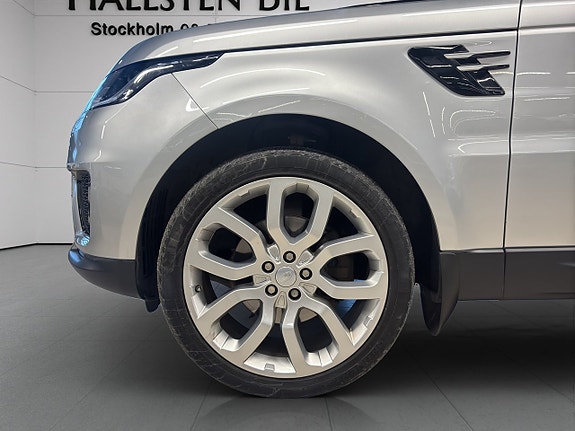 Land Rover Range Rover Sport 8 of 26