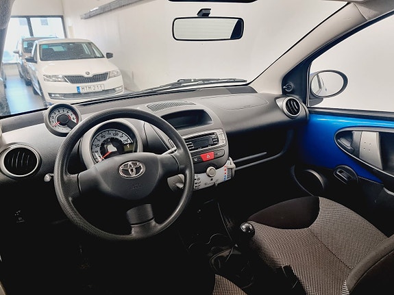 Toyota Aygo 7 of 12