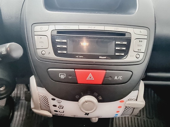 Toyota Aygo 8 of 12