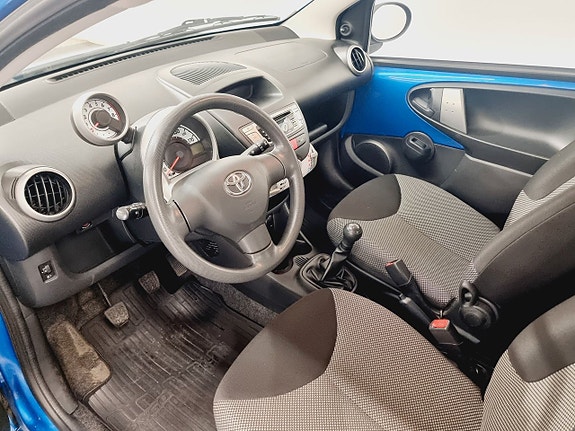 Toyota Aygo 5 of 12