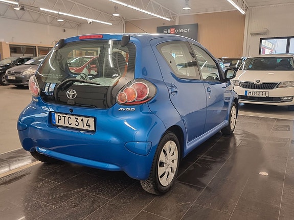 Toyota Aygo 10 of 12