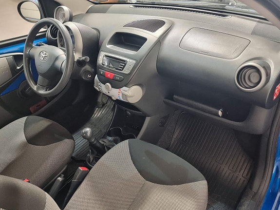 Toyota Aygo 11 of 12