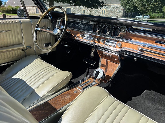 Pontiac Bonneville 18 of 23