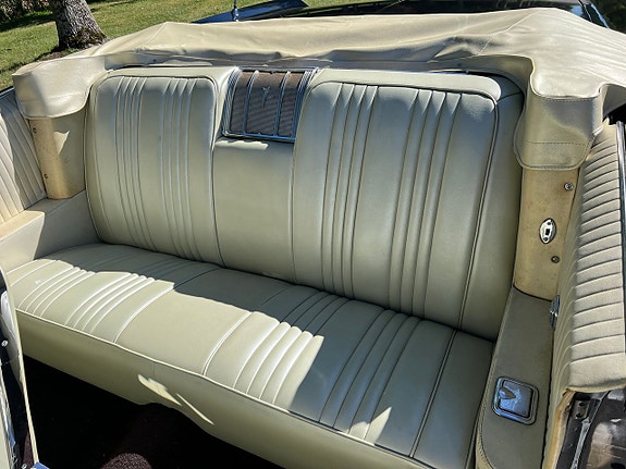 Pontiac Bonneville 17 of 23