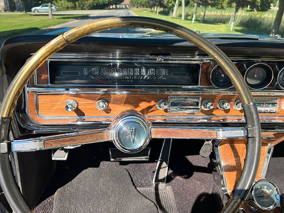 Pontiac Bonneville 15 of 23