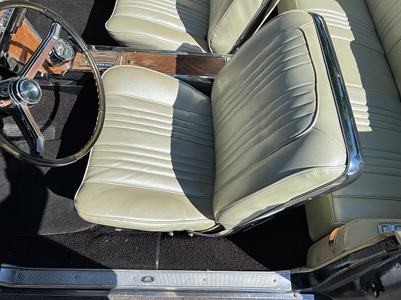 Pontiac Bonneville 16 of 23