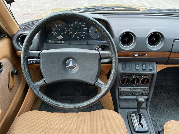 Mercedes-Benz 230 E 7 of 8
