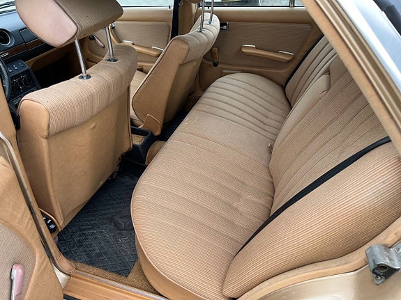 Mercedes-Benz 230 E 6 of 8