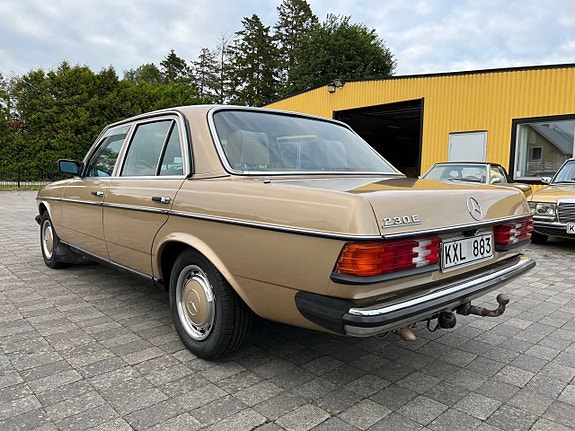 Mercedes-Benz 230 E 2 of 5