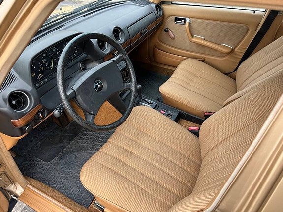 Mercedes-Benz 230 E 5 of 5