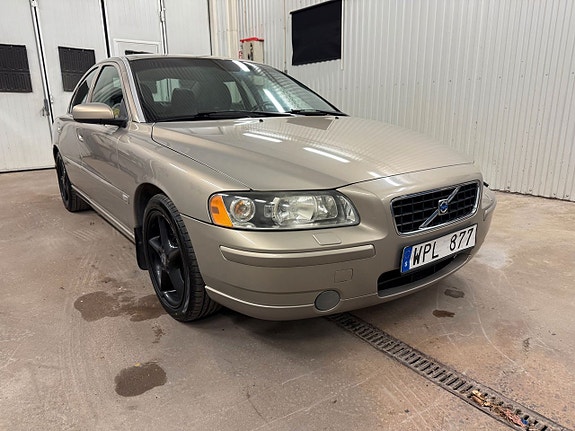 Volvo S60 3 of 5