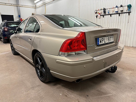 Volvo S60 2 of 5