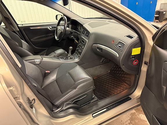 Volvo S60 12 of 16