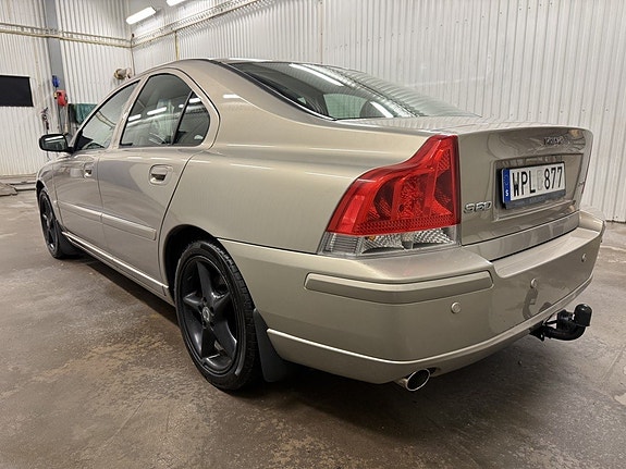 Volvo S60 2 of 16