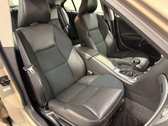 Volvo S60 13 of 16