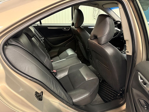 Volvo S60 11 of 16