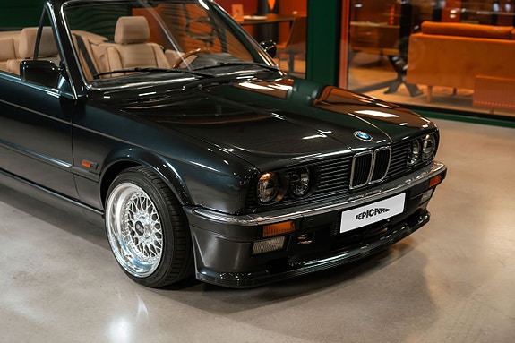 BMW 325i 2 of 5