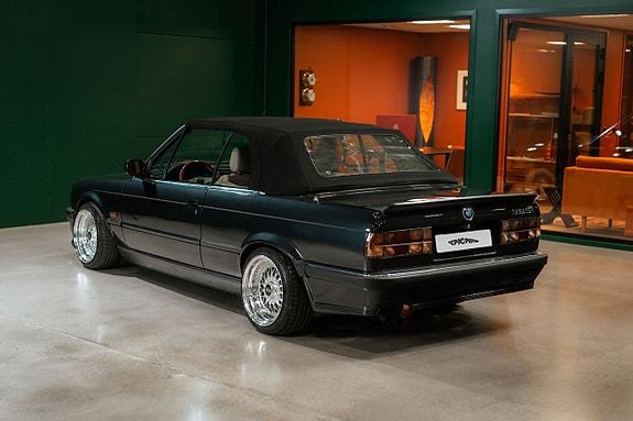 BMW 325i 4 of 5