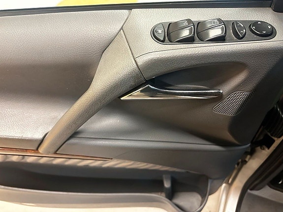 Mercedes-Benz Viano 9 of 19
