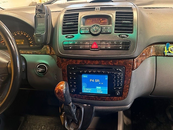 Mercedes-Benz Viano 12 of 19