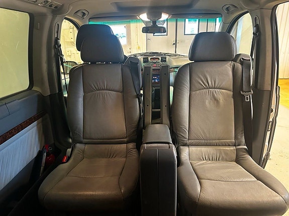 Mercedes-Benz Viano 14 of 19
