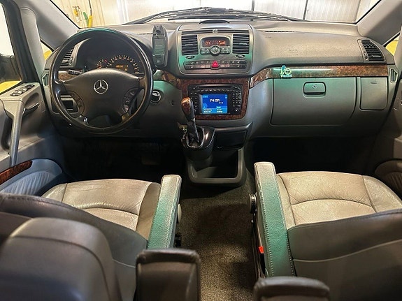 Mercedes-Benz Viano 7 of 19