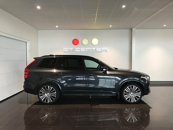 Volvo XC90 2 of 5