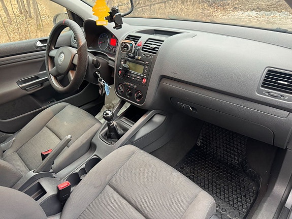Volkswagen Golf V 5 of 5