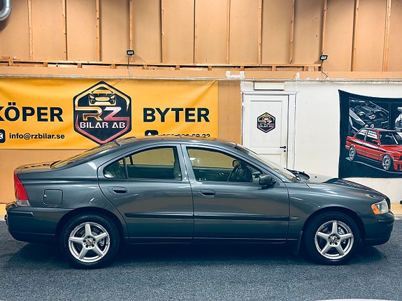Volvo S60 4 of 5