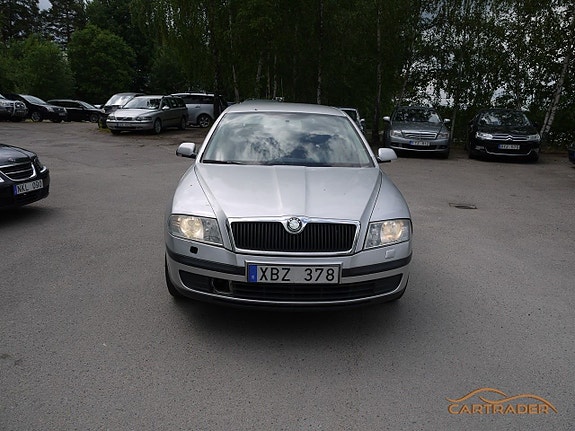 Skoda Octavia 2 of 5