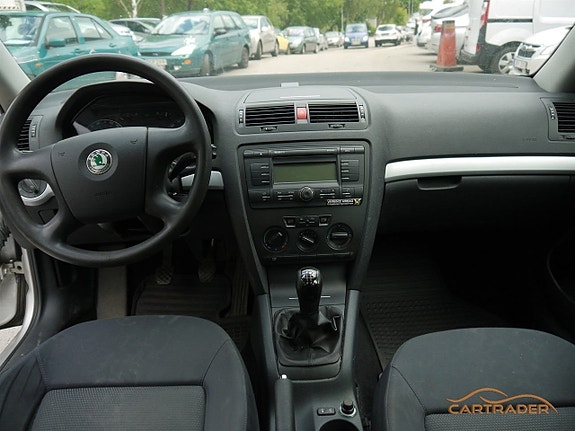 Skoda Octavia 11 of 17