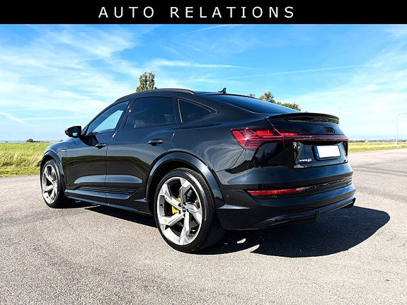 Audi e-tron S 2 of 9