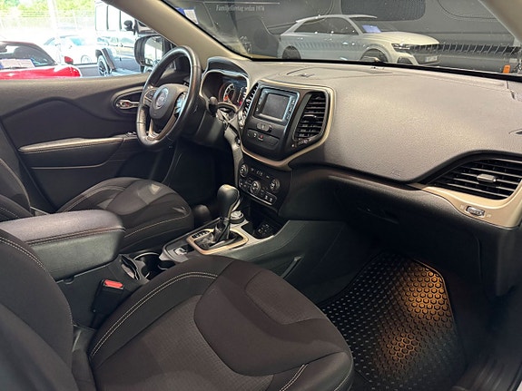Jeep Cherokee 9 of 10