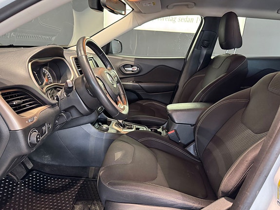Jeep Cherokee 7 of 10