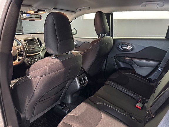 Jeep Cherokee 8 of 10