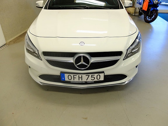Mercedes-Benz CLA220 d 2 of 5