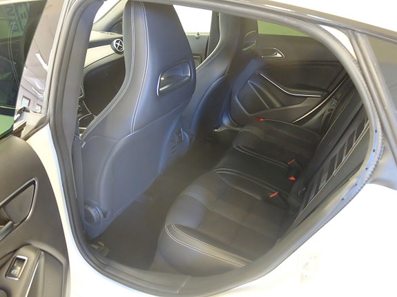 Mercedes-Benz CLA220 d 4 of 5